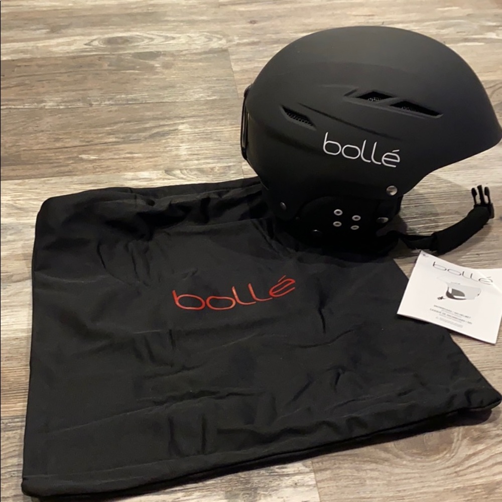 NWT junior bolle snowboard/ski helmet